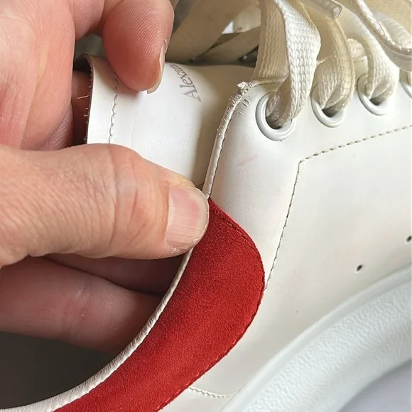 Alexander McQueen Men's Oversized
Sneaker 'Larry' in White/red. - Picture 9 of 11